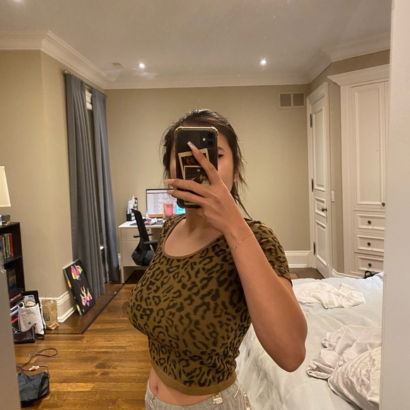 Rib-knit leopard print crop top size M - Picture 3 of 4